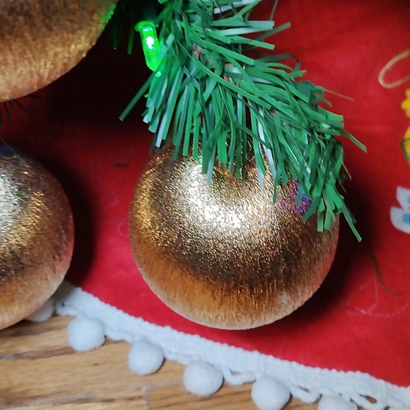 Golden Balls Three Ornaments - Picture 3 of 9